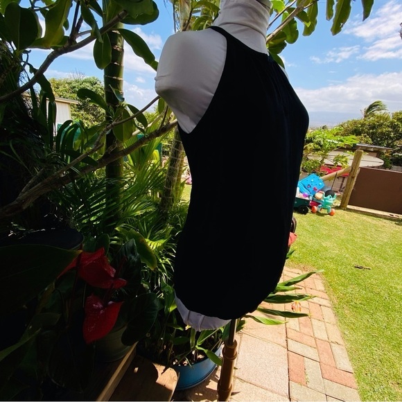 Banana Republic racer halter top in blk.EUC - Picture 8 of 10